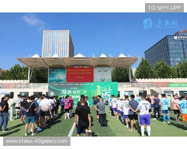 在足球场观看球星比赛时能否拍照与相关规定的详细解析 在足球场观看球星比赛时能否拍照与相关规定的详细解析